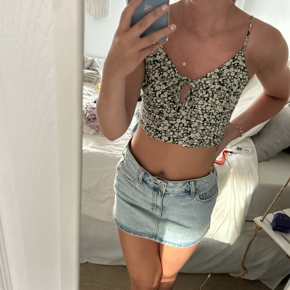 Green floral top
